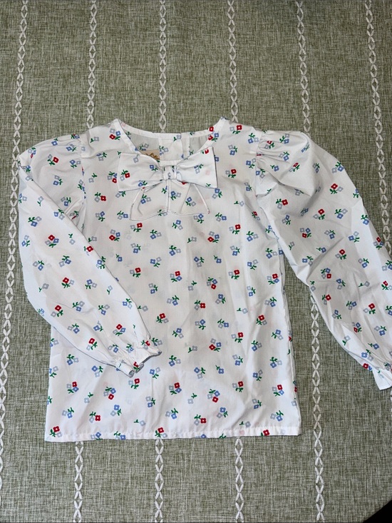 The Beaufort Bonnet Company Other - The Beaufort Bonnet Company White Floral Bow-Front Blouse